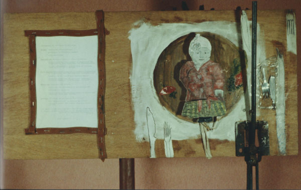 Levier pour discipliner » - Bois, fer, câbles Bowden, objets, peinture acrylique - 80x40 cm, 1980, propriété privée